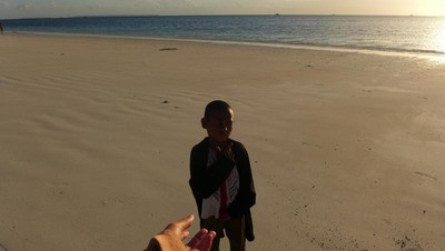 Kehangatan Sunset di Pasir Panjang Maluku
