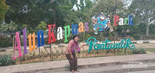 Keindahan Alun Kapuas Park di Tengah Kota Pontianak
