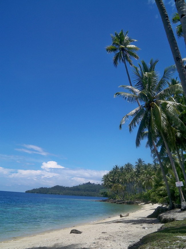 Keindahan Pantai Madale, Poso
