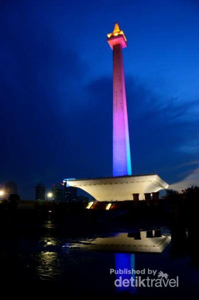 Kelap-kelip Jakarta dari Puncak Monas