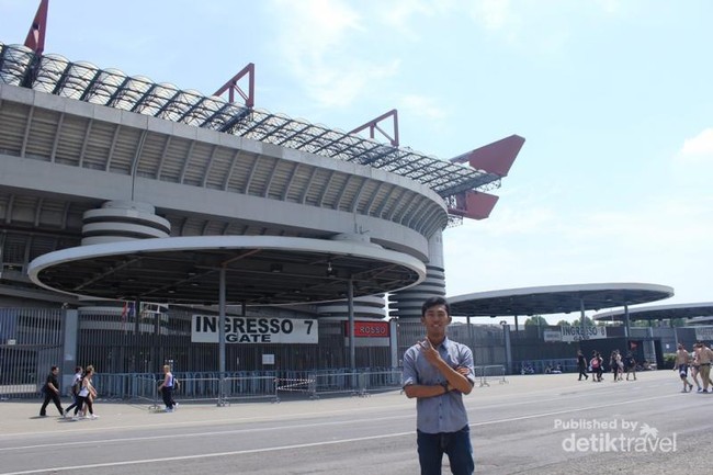Keliling Bangunan Keren di Milan