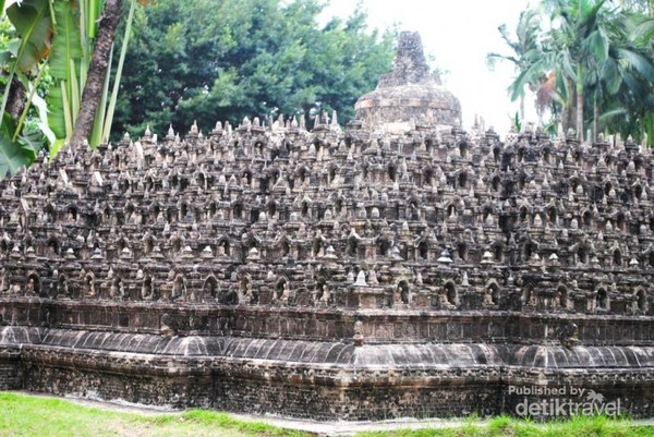di Window Of the World, kita patut bangga melihat miniatur Candi Borobudur sebagai perwakilan dari negara Indonesia. di Window Of the World, kita patut bangga melihat miniatur Candi Borobudur sebagai perwakilan dari negara Indonesia.