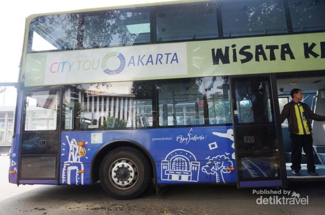 Keliling Jakarta Naik Bus Tingkat