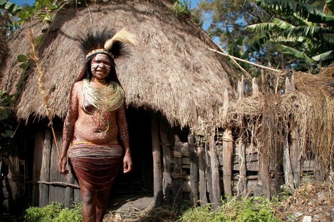 Keluarga, Ladang, dan Perang Bagi Kehidupan Perempuan Ini