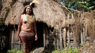 Keluarga, Ladang, dan Perang Bagi Kehidupan Perempuan Ini