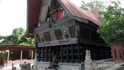 Kenali Rumah Adat Batak Toba dari Destinasi Ini