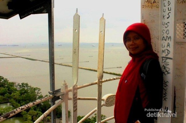 Kepala Seperti Vertigo di Atas Mercusuar Sembilangan