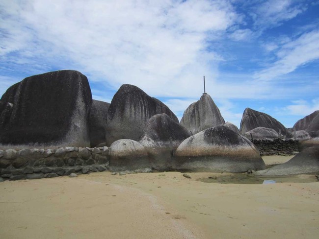 Keren! Ada Taman Batu Raksasa di Natuna