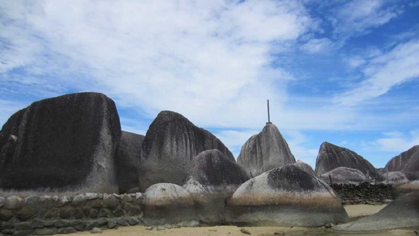 Keren! Ada Taman Batu Raksasa di Natuna