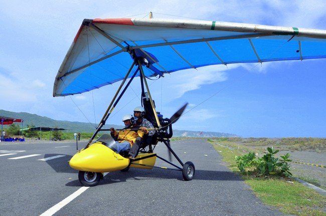 Keren! Terbang Bebas di Jogja Air Show 2012