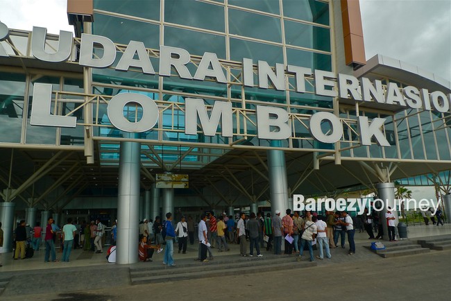 Ketika Bandara Internasional Lombok Menjadi Tontonan