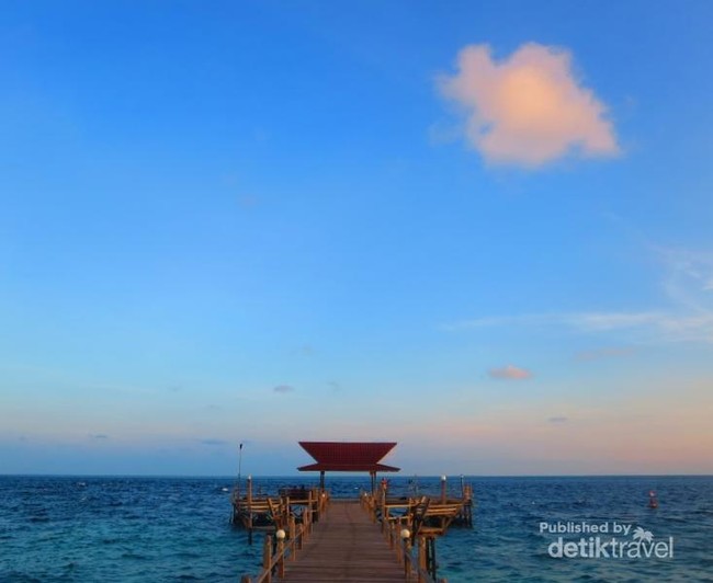 Ketika Senja Menyapa Derawan