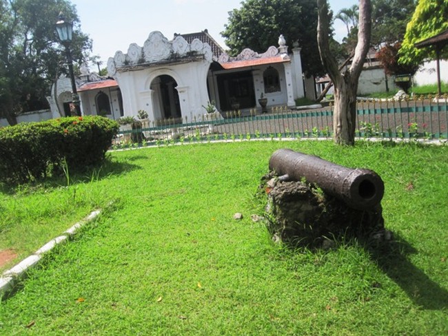 Kraton Kasepuhan, Saksi Sejarah yang Kental Aura Mistis