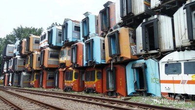 Kuburan Kereta yang Cantik di Purwakarta