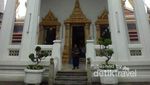 Kuil Buddha Tidur dan Koin Pengabul Permintaan
