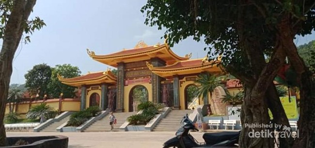 Kuil Cantik di Bekas Pulau Penjara Komunis yang Sadis