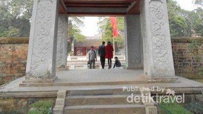 Kuil Sastra dan Kura-kura Emas di Hanoi