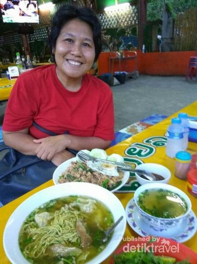 Kuliner di Pasar Tradisional Luang Prabang, Laos