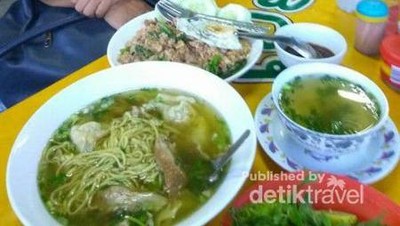 Kuliner di Pasar Tradisional Luang Prabang, Laos