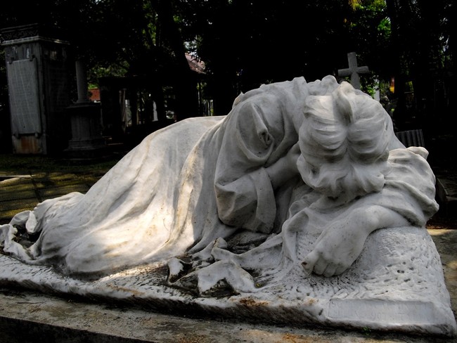 Kumpulan Makam nan Memesona di Museum Taman Prasasti