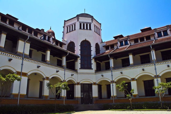 Lawang Sewu, Gedung Horor Berarsitektur Indah