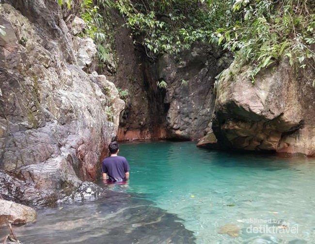 Leuwi Lieuk, Kolam Hijau Alami Nan Cantik di Bogor