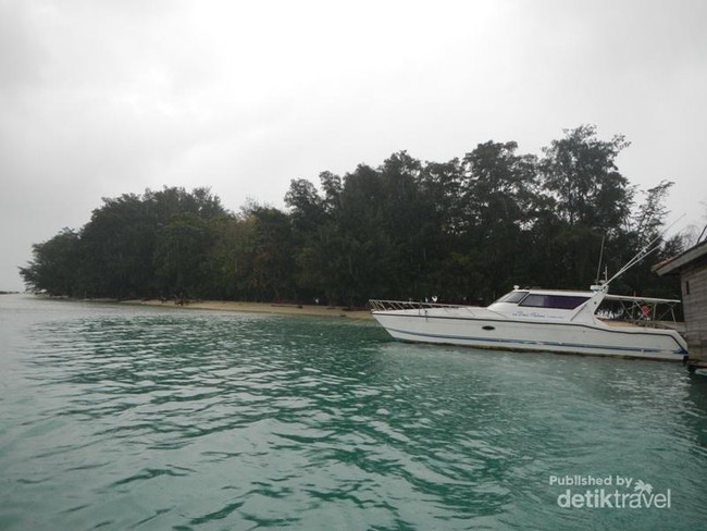 Libur Akhir Pekan yang Seru di Pulau Semak Daun