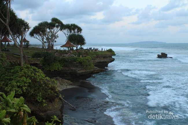 Libur Akhir Pekan, Yuk ke Pantai Batu Hiu di Pangandaran