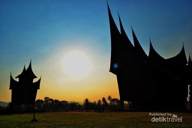 Libur Weekend Asyik ke Istana Pagaruyung