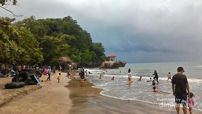 Liburan ke Anyer, Mampir ke Pantai Karang Bolong