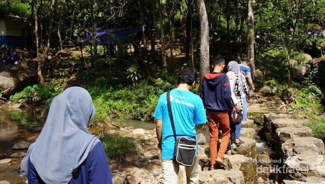 Liburan yang Segar di Air Terjun Denu Madiun