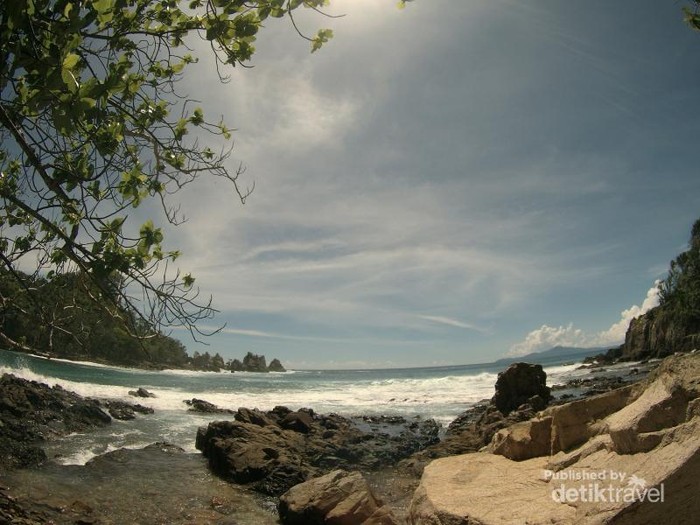Long Weekend, Hunting Foto ke Pantai Gigi Hiu Lampung