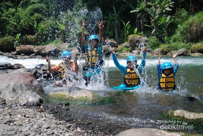 Magelang Juga Punya Sungai untuk Rafting Seru!