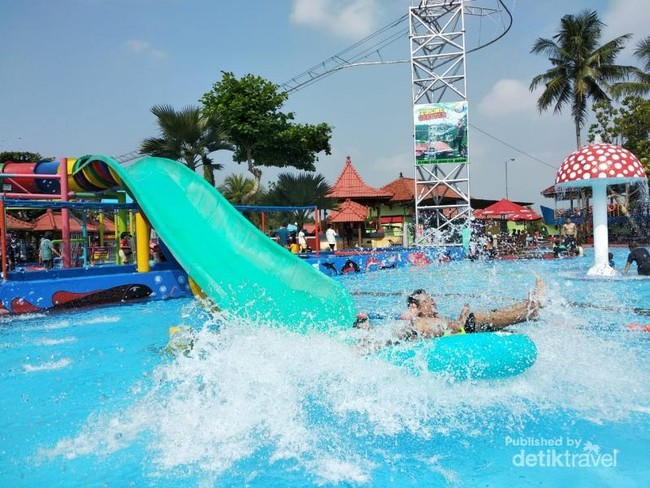 Main Basah-basahan di Purbalingga, Coba Water Park Owabong
