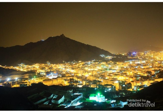 Makkah yang Cantik di Malam Hari dari Ketinggian