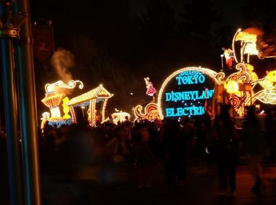 Malam yang Gemerlap di Disneyland Tokyo