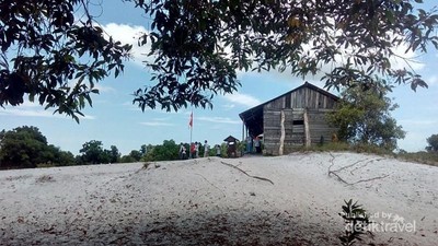 Mampir Dulu ke SD Laskar Pelangi