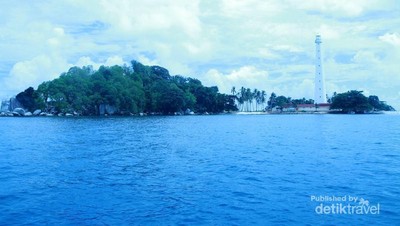 Mampir ke Pulau Lengkuas, Primadonanya Belitung