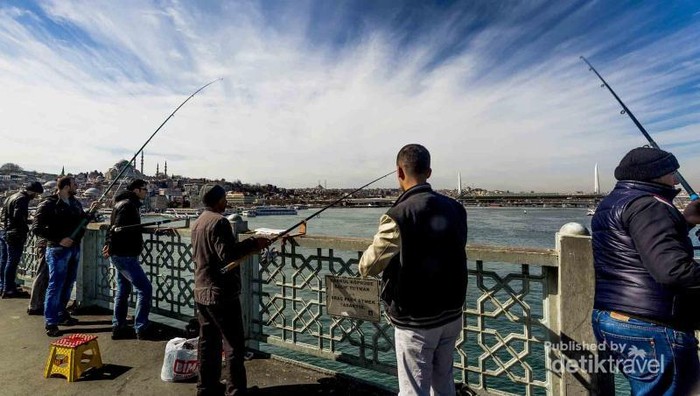 Mancing Asyik di Selat Bosphorus, Turki