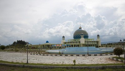 Masjid Agung Al Buruj di Pulau Buru