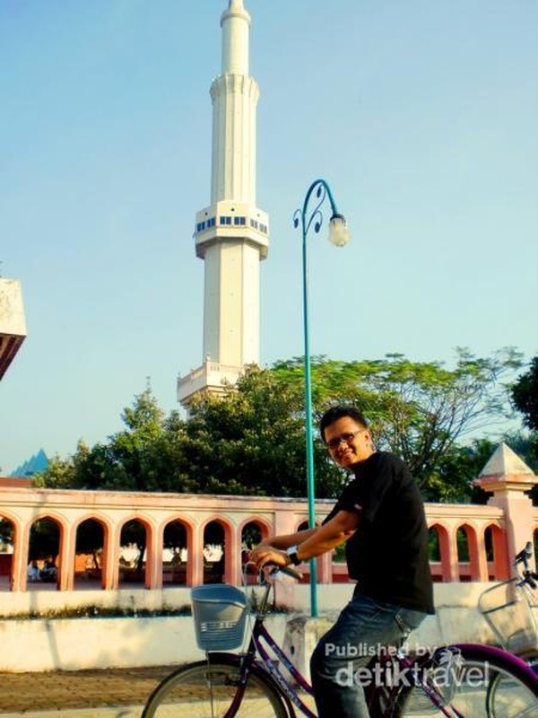 Masjid Agung An Nur juga untuk menjadi tempat belajar dan bersantai oleh masyarakat sekitar dan pelajar Kampung Inggris, Desa Tulung Rejo, Pare, yang kebetulan jarak keduanya tak lebih dari 1 kilometer.
