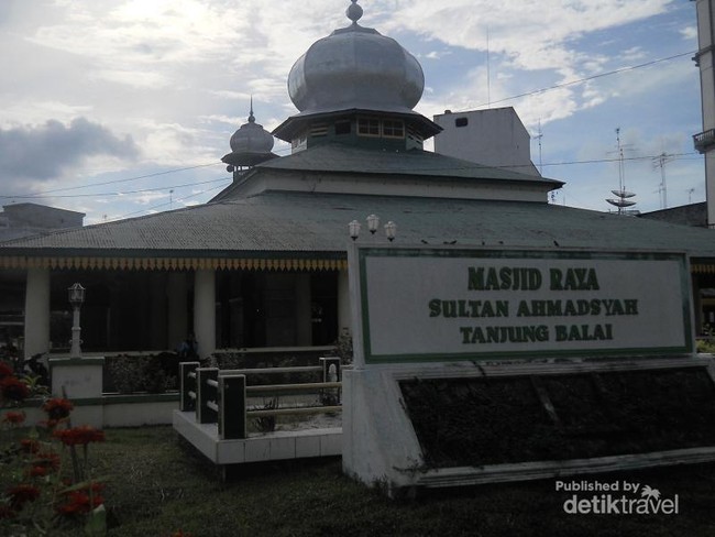 Masjid Unik di Tanjung Balai, Dibangun Tanpa Semen!