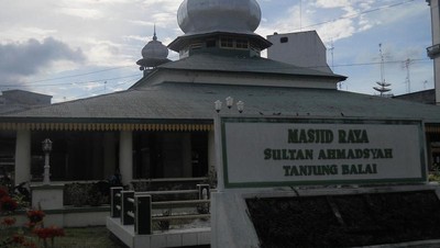 Masjid Unik di Tanjung Balai, Dibangun Tanpa Semen!