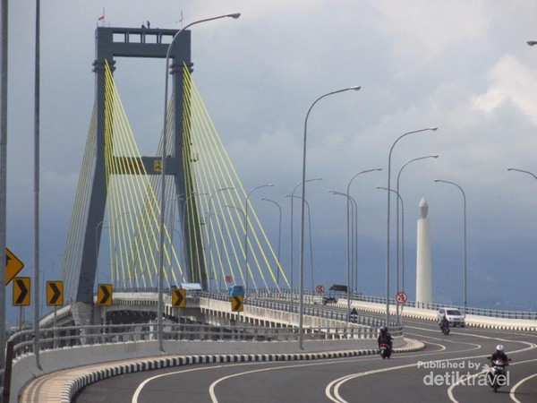 Megahnya Jembatan Soekarno yang memiliki panjang 1127 m