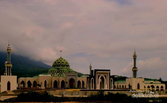 Megahnya Masjid Agung di Berbagai Daerah Indonesia