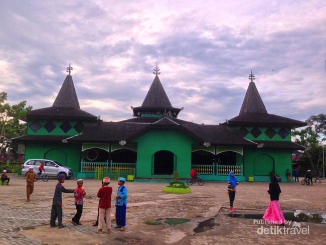 Megahnya Masjid Berusia Ratusan Tahun di Banjarmasin