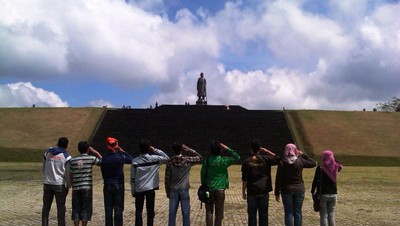 Megahnya Monumen Jenderal Sudirman di Pacitan