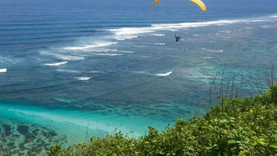 Melayang di Langit Timbis