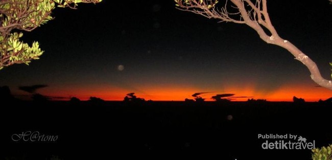 Melihat Cahaya Nirwana di Puncak Gunung Gede