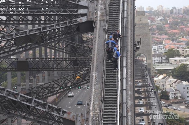 Melihat dari Dekat Jembatan Lengkung Baja Terbesar di Dunia